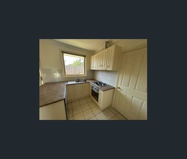 Spacious and comfortable three-bedroom home - Photo 6