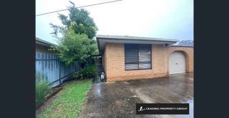 Spacious Townhouse - Photo 3