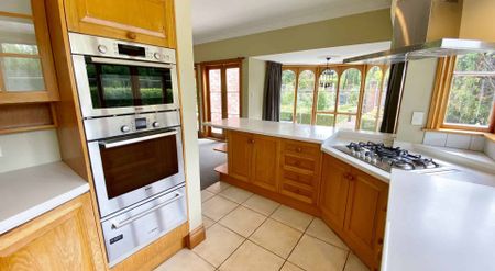 HAREWOOD – 5 BEDROOM, 3 BATHROOM, 3 LOUNGE, DOUBLE GARAGE. - Photo 3