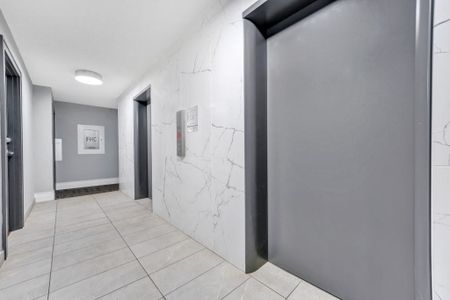 Governor’s Square - Photo 2