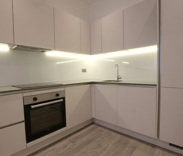 Silbury Boulevard, Milton Keynes, Buckinghamshire, MK9 - Photo 6