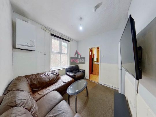 8 bedroom house to rent - Photo 1