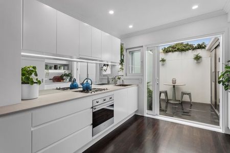 Charming Double Brick Terrace in Quiet Paddington Location - Photo 4