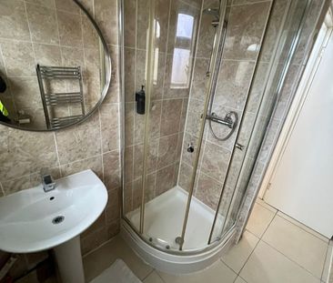 Room in a Shared House, Leggatt Road, E15 - Photo 6