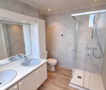 Woning met 3 slaapkamers, ruime garage en koer in hartje Poperinge. - Foto 4