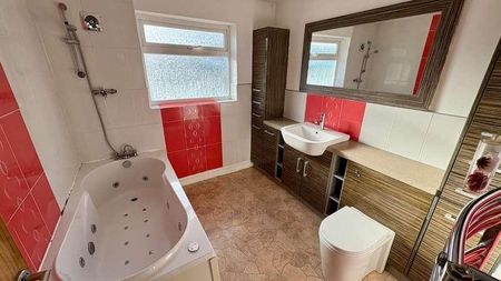 Barnford Crescent, Oldbury, B68 - Photo 2