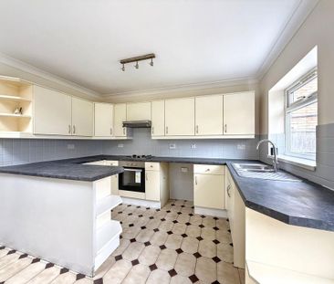 3 bedroom semi-detached house to rent - Photo 6