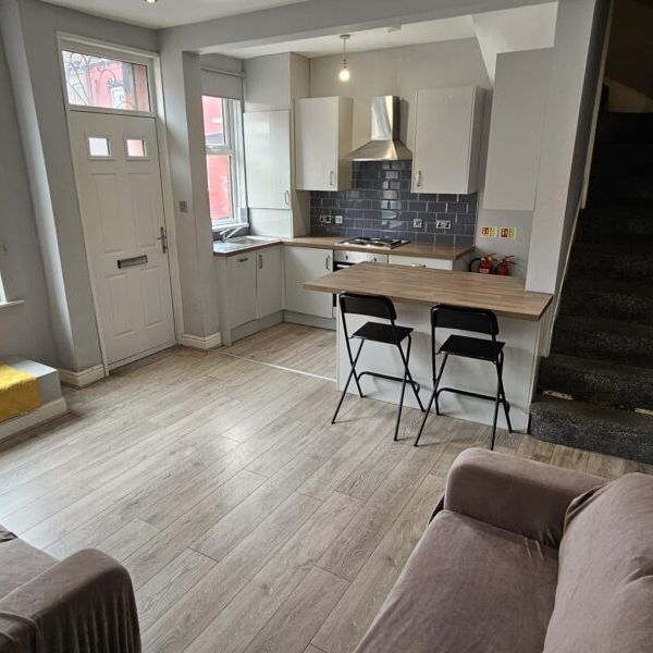 Thornville Road, Hyde Park, Leeds, LS6 1JY - Photo 1
