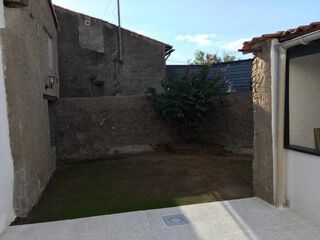 Maison de bourg entièrement rénovée avec son jardin intimiste - Photo 4