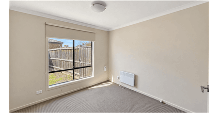 Spacious Four-Bedroom Family Home Close to Tarneit Station - Photo 4