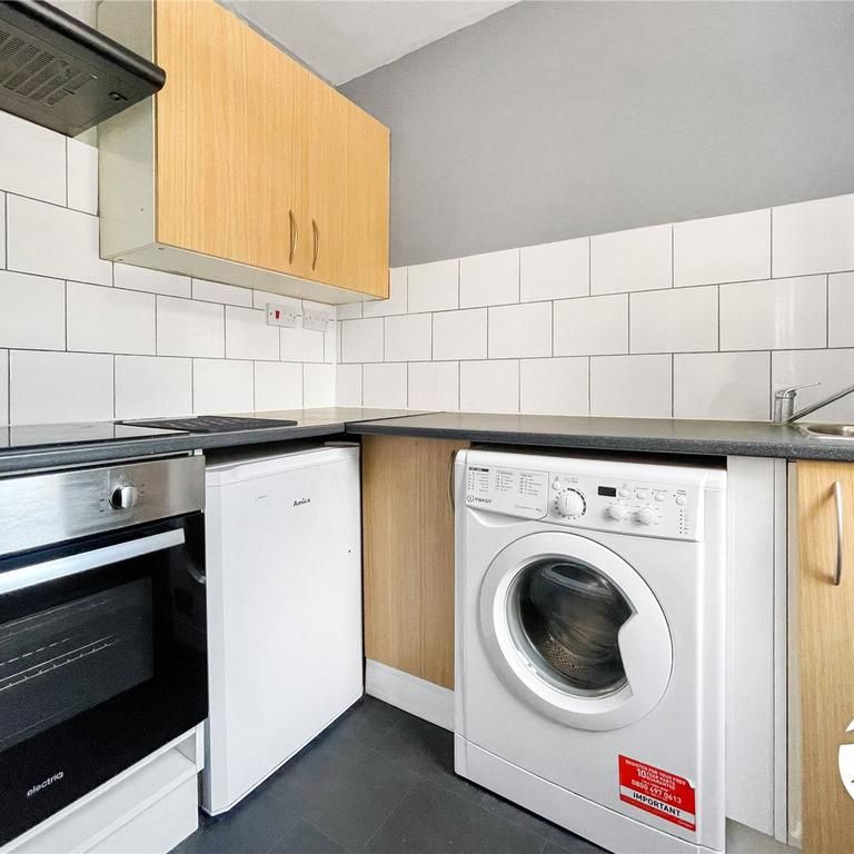 Studio to rent - Photo 1