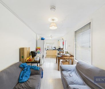 5 bedroom House To Let - Photo 2