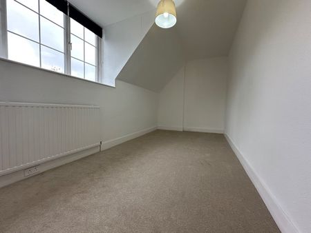 4 Bed Maisonette, Birdhurst Gardens, CR2 - Photo 3