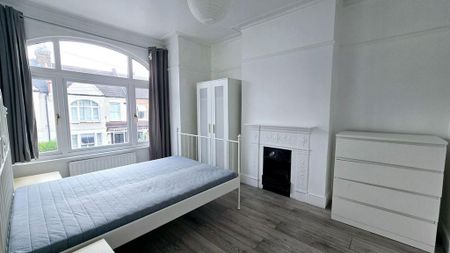 4 bedroom terraced house to rent - Photo 4