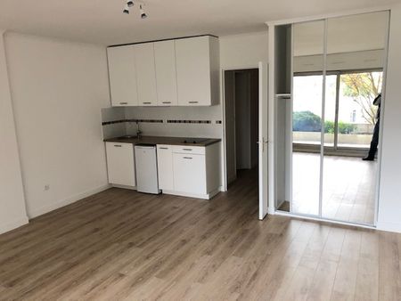 Location Appartement 1 pièce 31m² NOGENT SUR MARNE 94130 - Photo 2