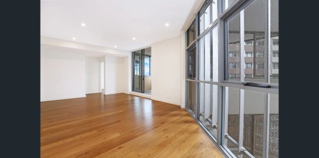 Spacious 1 Bedroom with Study Desk and Parking! - Photo 1