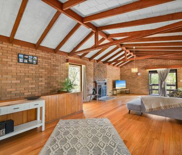 Spacious Family Retreat – Peaceful Bush Setting Just Minutes from Town - Photo 6