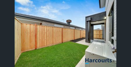 BRAND NEW FAMILY HOME! - Photo 4