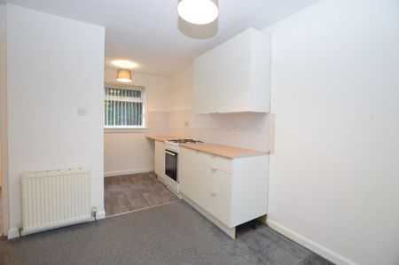 2 bedroom terraced house to rent - Photo 4