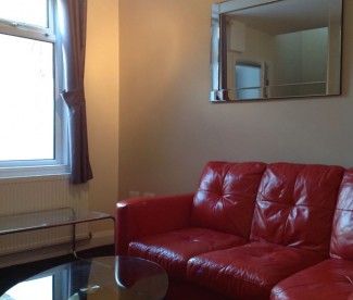 **Fantastic four bed house 1 minute from uni *** - Photo 4
