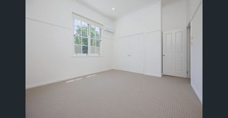 Stylish renovated Terrace opposite Edinburgh Gardens - Photo 3