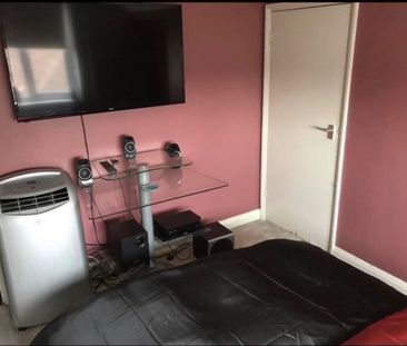 Room in a Shared House, Beckford Road, CR0 - Photo 3