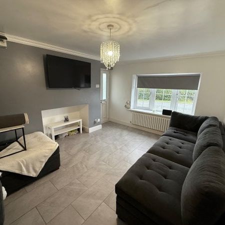 Oak tree Villa, Llanelli, SA15 - Photo 1