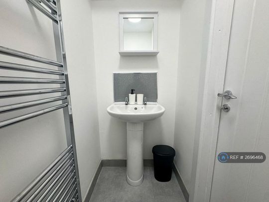 5 bedroom detached house to rent - Photo 1