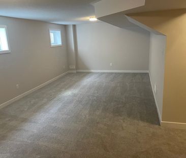 For Lease - 724 Eminence Street, Barrhaven, Ontario - Photo 3