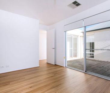 Modern 3 bedroom home, offering spacious and low maintenance living - Photo 3