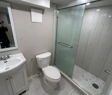 879 LANSDOWNE AVENUE - Photo 2