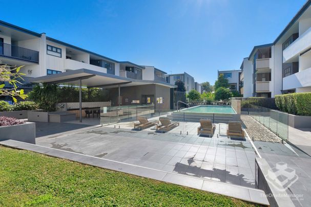 Spacious Two-Bedroom Apartment with Large Entertainers Balcony Bulimba - Photo 1