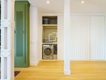 Excellent 3 Bedroom apartment for rent in Almagro, Madrid - Photo 3