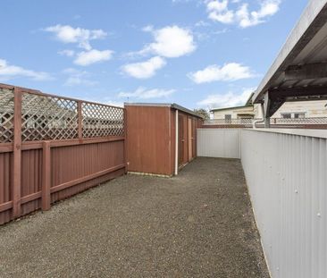 Cozy & Secure 2-Bedroom Home in Terrace End - Photo 2
