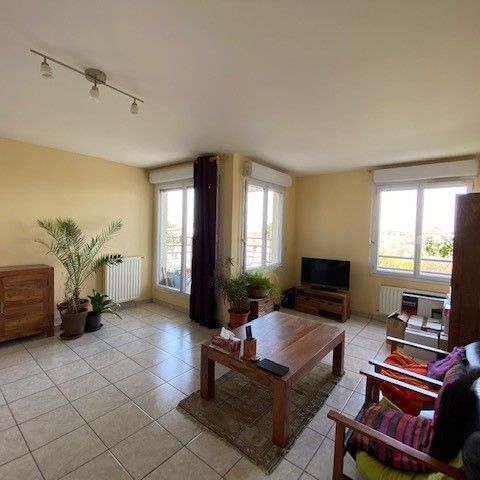 Location Appartement 3 pièces 66m² BRON 69500 - Photo 1