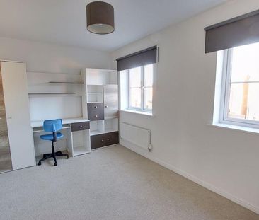 3 bedroom semi-detached house to rent - Photo 3