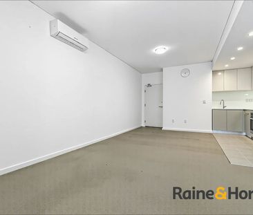 Stunning Sunlit One-Bedroom Apartment with Study in Ryde - Photo 5