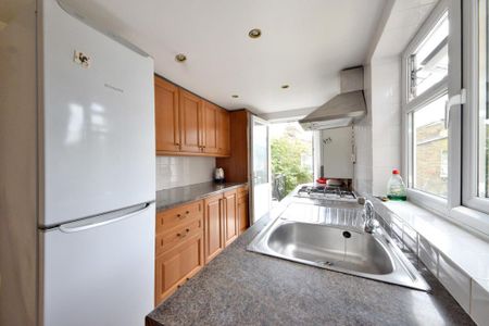 4 bedroom flat to rent - Photo 5