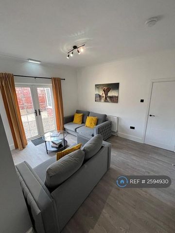 1 bedroom in a house share to rent - Photo 4