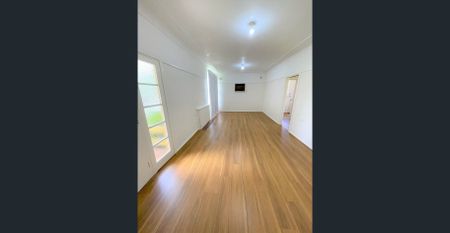 3 General size bedroom family home in a quiet street. - Photo 5