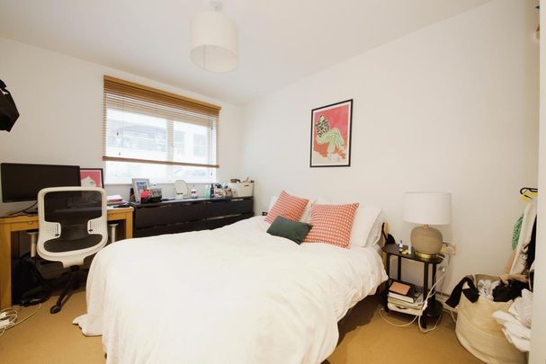 3 bedroom flat to rent - Photo 1