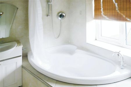 5 bedroom semi-detached house to rent - Photo 5