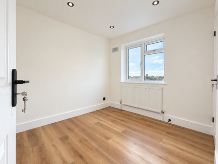 3 bedroom detached house to rent - Photo 4