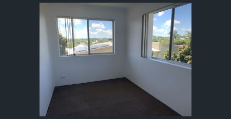 Convenient Living in the Heart of Annerley - Photo 2