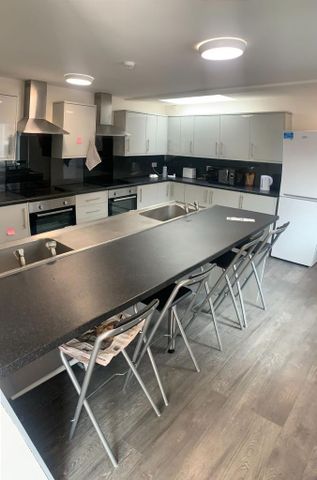 1 bedroom in a house share to rent - Photo 5