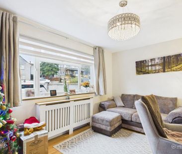 3 bedroom end of terrace house to rent - Photo 2