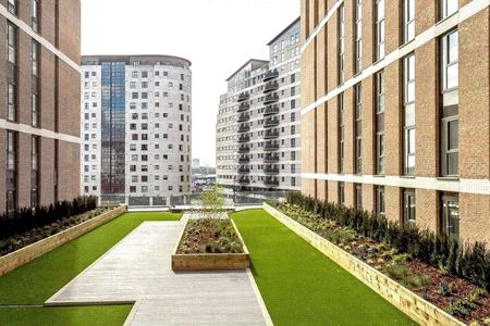 TWO BEDROOM ONE BATHROOM APARTMENT AT ALLEGRO LIVING | AVAILABLE 10TH DEC! | PARKING AVAILABLE | BLEND OF COMFORT AND CONVENIENCE | PRIME LOCATION | 24-HOUR CONCIERGE | RESIDENTS GYM - Photo 2