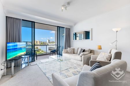 SPACIOUS FURNISHED APARTMENT WITH RIVER VIEW - Photo 2