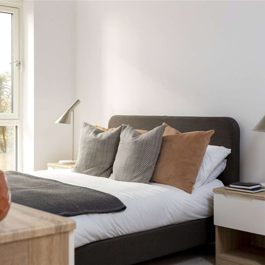 AVAILABLE DEC 3RD | ONE BEDROOM APARTMENT AT ALLEGRO LIVING | BLEND OF COMFORT AND CONVENIENCE | PARKING AVAILABLE | PRIME LOCATION | 24-HOUR CONCIERGE | RESIDENTS GYM - Photo 1