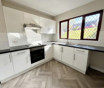 4 bedroom semi-detached house to rent - Photo 6